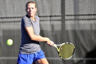 tennis-player-676310_1280